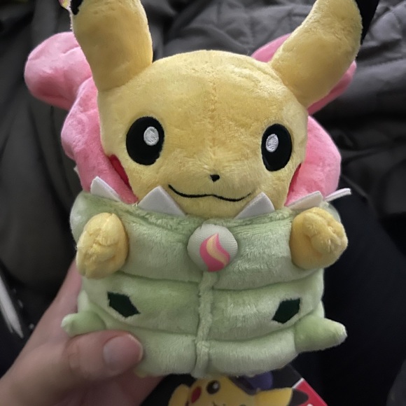 Pokémon Center Mega Slowbro Cape Pikachu - Picture 4 of 9